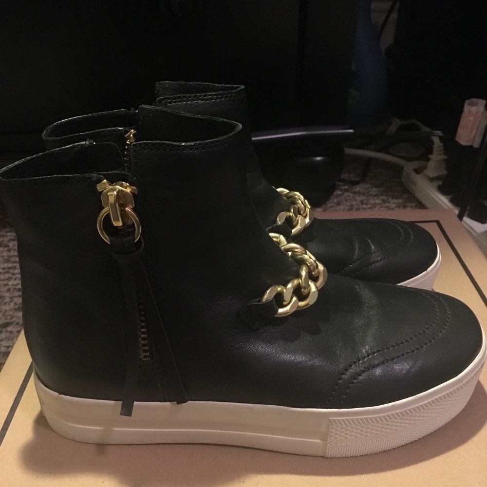 Ash Sneaker/Boot